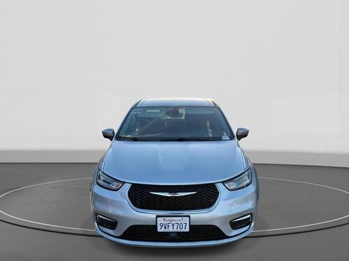 2023 Chrysler Pacifica Touring-L