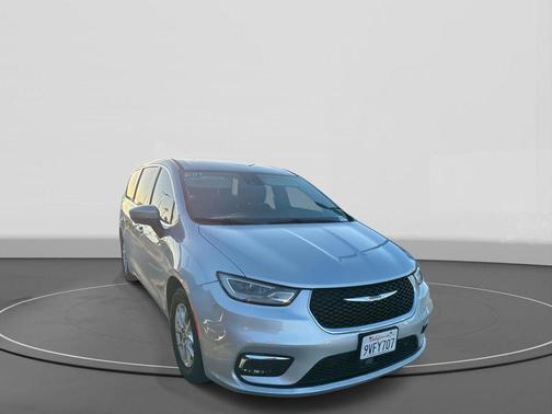 2023 Chrysler Pacifica Touring-L