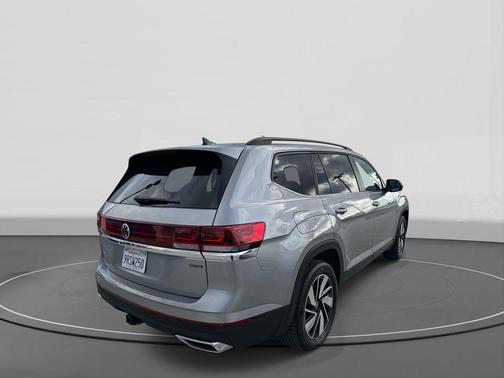Silver Mist Metallic 2025 Volkswagen Atlas 2.0T SE