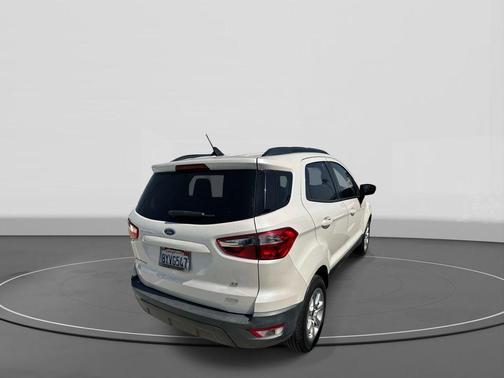 White Platinum Tri-Coat Metallic 2018 Ford EcoSport SE
