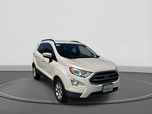 White Platinum Tri-Coat Metallic 2018 Ford EcoSport SE