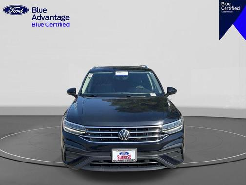 Deep Black Pearl Effect 2023 Volkswagen Tiguan 2.0T SE