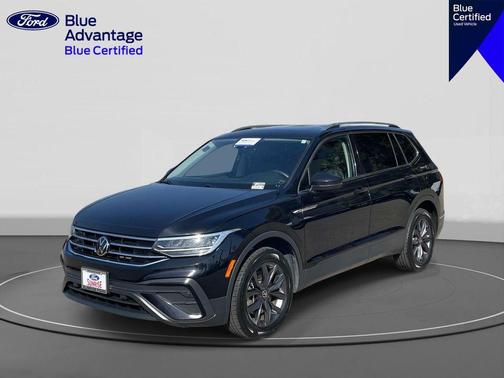 Deep Black Pearl Effect 2023 Volkswagen Tiguan 2.0T SE