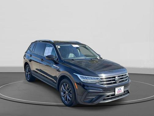 Deep Black Pearl Effect 2023 Volkswagen Tiguan 2.0T SE