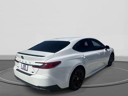 Ice 2025 Toyota Camry SE