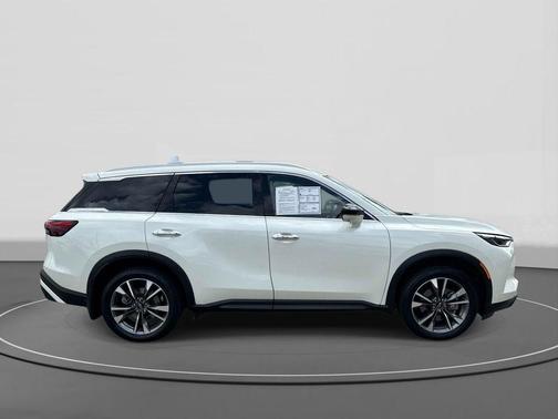 Majestic White 2023 INFINITI QX60 Luxe