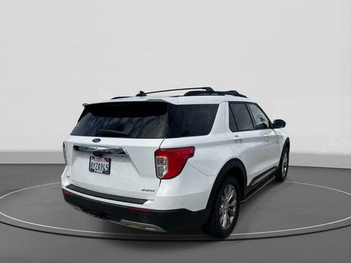 Oxford White 2021 Ford Explorer XLT