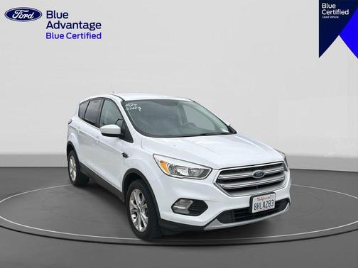 Oxford White 2017 Ford Escape SE