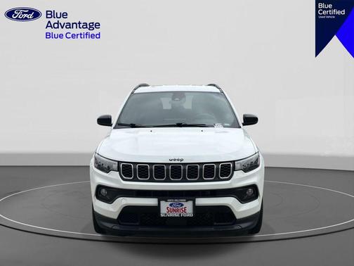 Bright White Clearcoat 2024 Jeep Compass Latitude