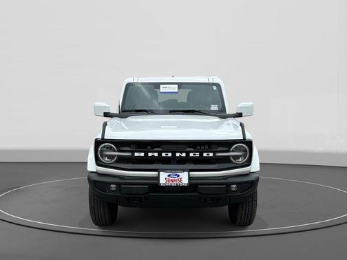 Oxford White 2025 Ford Bronco Outer Banks