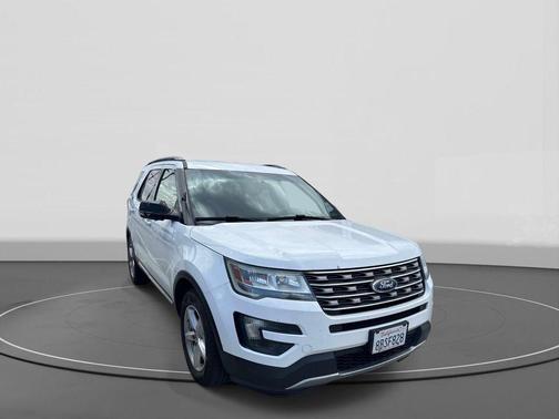Oxford White 2016 Ford Explorer XLT