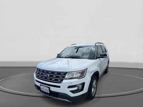 Oxford White 2016 Ford Explorer XLT