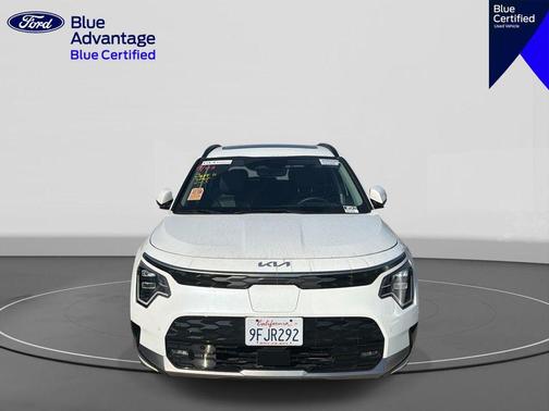 Snow White Pearl 2023 Kia Niro EV Wave