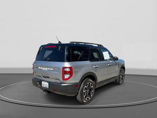 Iconic Silver Metallic 2022 Ford Bronco Sport Outer Banks