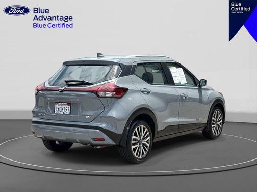Boulder Gray Metallic 2024 Nissan Kicks SV