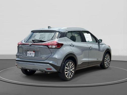 Boulder Gray Metallic 2024 Nissan Kicks SV