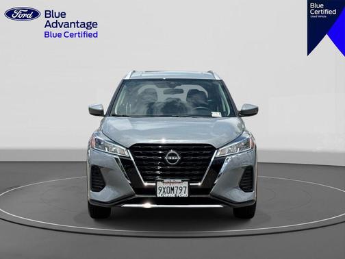 Boulder Gray Metallic 2024 Nissan Kicks SV