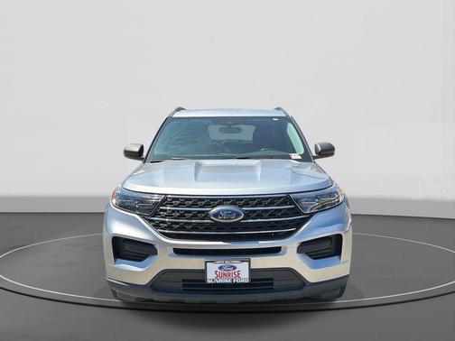 Iconic Silver Metallic 2023 Ford Explorer XLT
