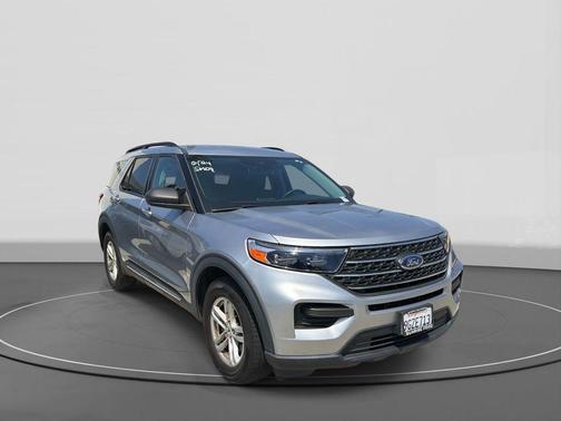Iconic Silver Metallic 2023 Ford Explorer XLT