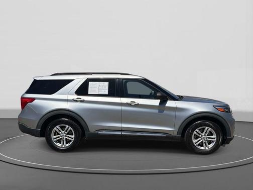 Iconic Silver Metallic 2023 Ford Explorer XLT