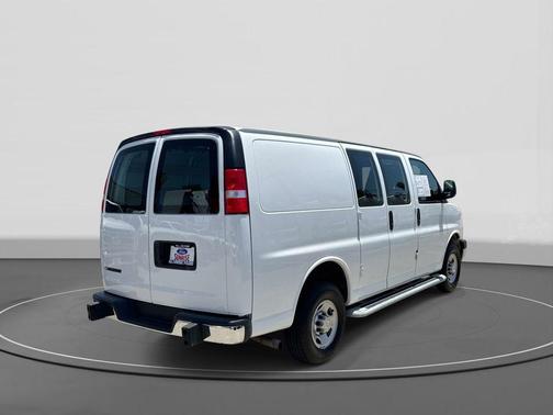 Summit White 2024 Chevrolet Express 2500 Work Van