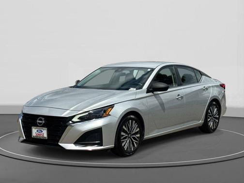 Brilliant Silver Metallic 2024 Nissan Altima 2.5 SV