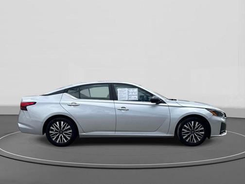 Brilliant Silver Metallic 2024 Nissan Altima 2.5 SV