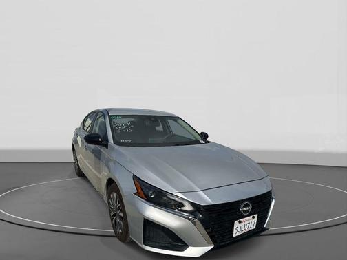 Brilliant Silver Metallic 2024 Nissan Altima 2.5 SV