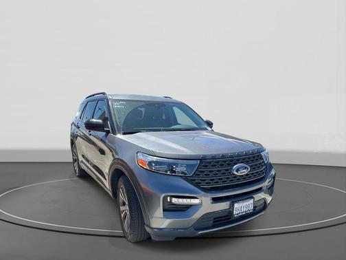Gray Metallic 2023 Ford Explorer XLT