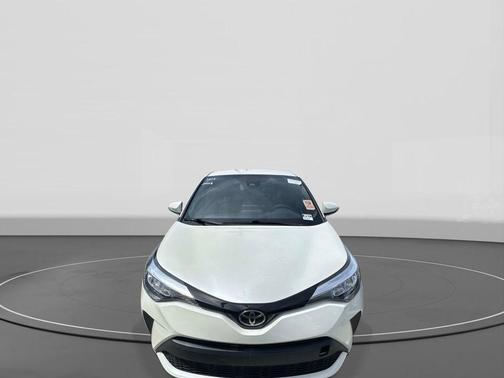 Blizzard Pearl 2021 Toyota C-HR XLE