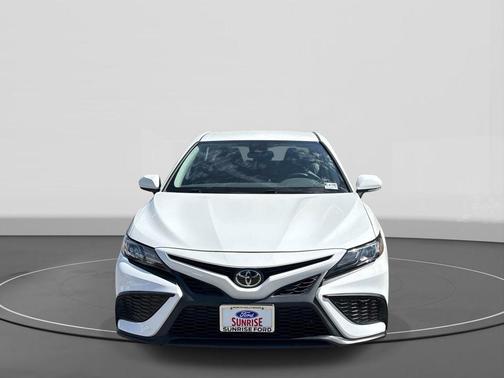 Ice 2024 Toyota Camry SE