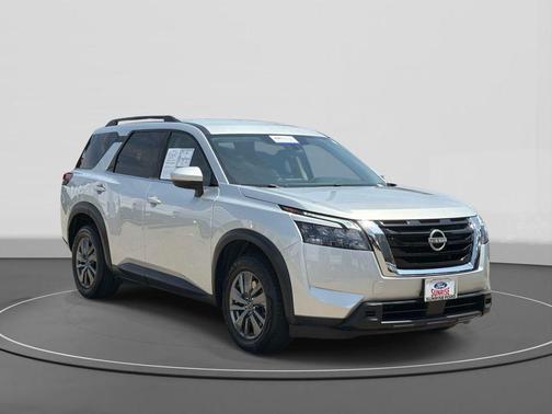 Brilliant Silver Metallic 2024 Nissan Pathfinder SV