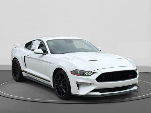 Oxford White 2022 Ford Mustang GT Premium