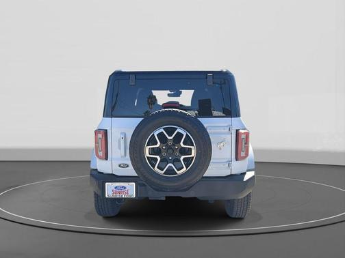 Oxford White 2025 Ford Bronco Outer Banks