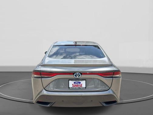 Metal 2022 Toyota Mirai XLE
