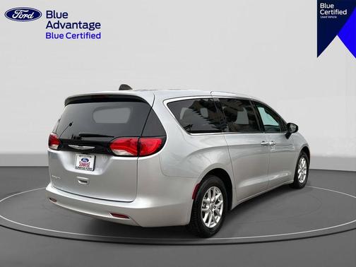 Silver Mist Clearcoat 2023 Chrysler Voyager LX