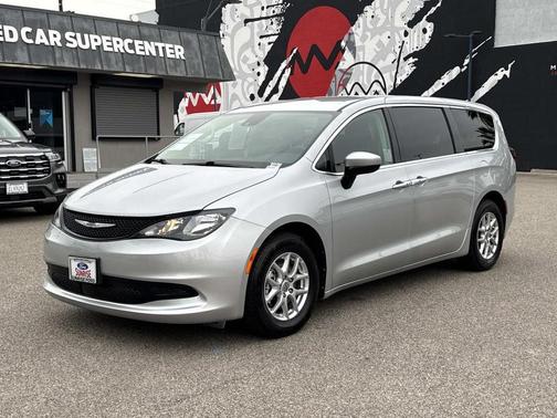 2023 Chrysler Voyager LX