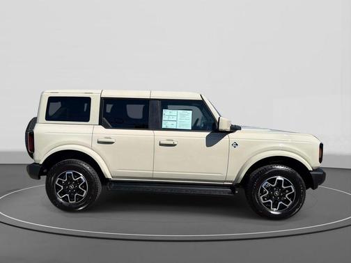 Desert Sand 2025 Ford Bronco Outer Banks