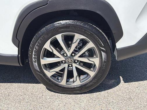 Wind Chill Pearl 2023 Toyota Corolla Cross XLE