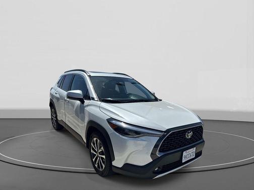 Wind Chill Pearl 2023 Toyota Corolla Cross XLE