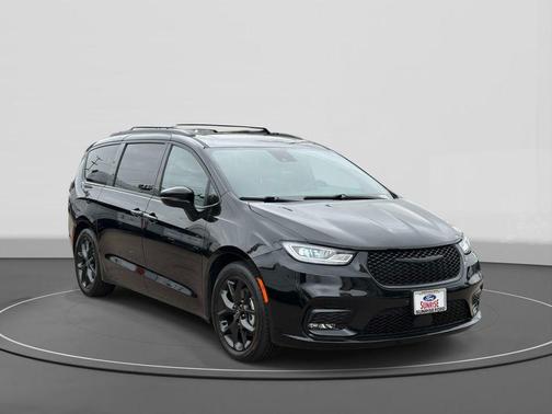 Diamond Black 2025 Chrysler Pacifica Limited