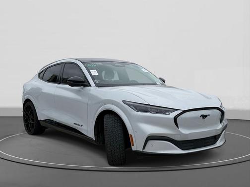 Space White Metallic 2023 Ford Mustang Mach-E Premium