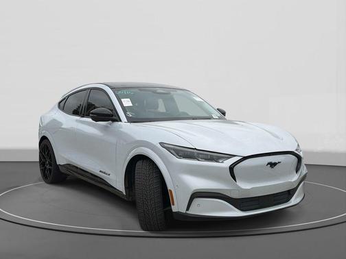 Space White Metallic 2023 Ford Mustang Mach-E Premium