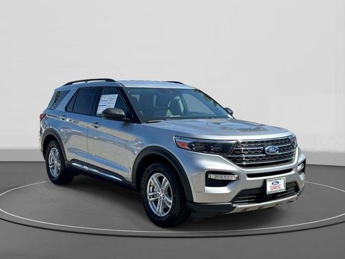 Iconic Silver Metallic 2022 Ford Explorer XLT