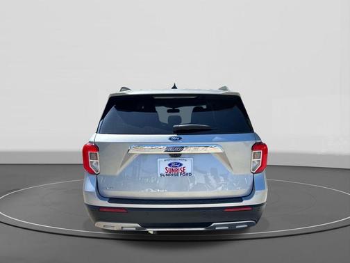 Iconic Silver Metallic 2022 Ford Explorer XLT