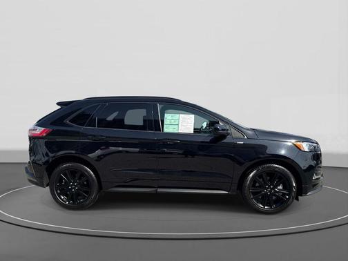 Agate Black Metallic 2022 Ford Edge ST Line