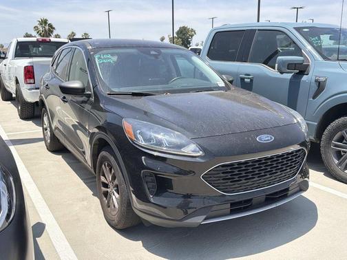 Black Metallic 2022 Ford Escape SE