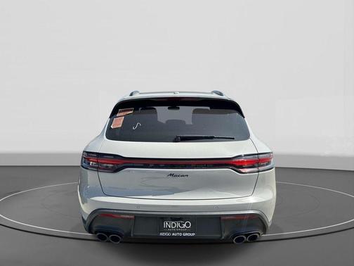 Chalk 2024 Porsche Macan Base