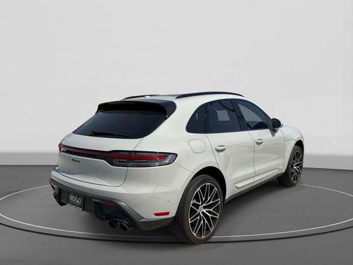 Chalk 2024 Porsche Macan Base