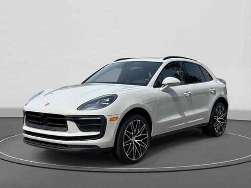 Chalk 2024 Porsche Macan Base